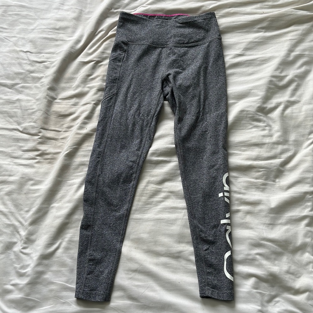Hey, I’m no longer a fan of leggings so I’m offering this pair!